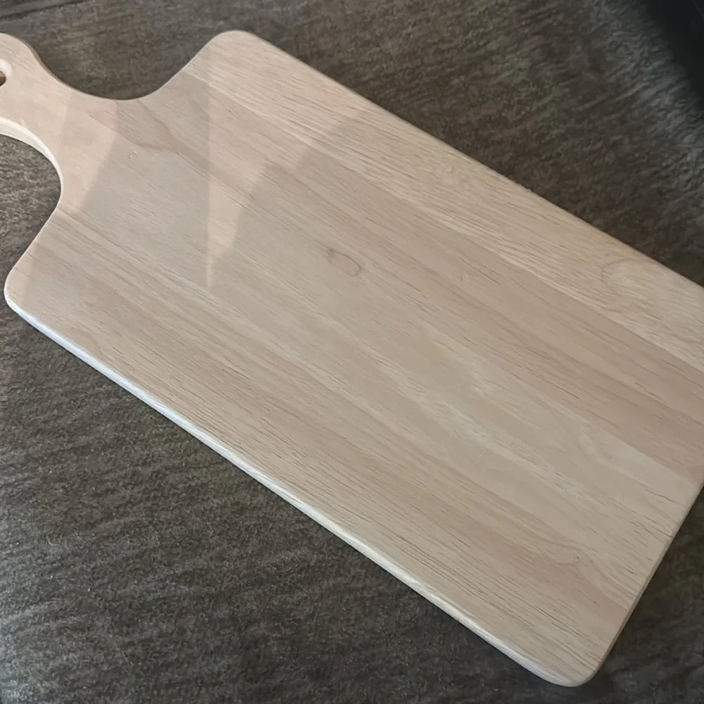 Iona house cutting board‎